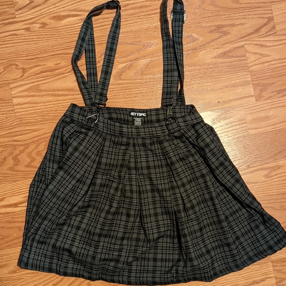 Hot Topic pleated skirt with suspenders - Picture 7 of 7